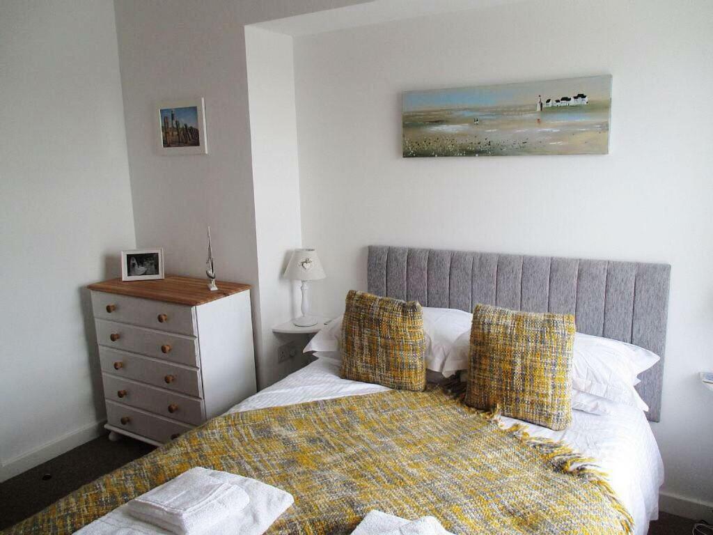 The Bonting Beautiful Three Bed Townhouse Near Harbour And Beach ทอร์คิ ภายนอก รูปภาพ